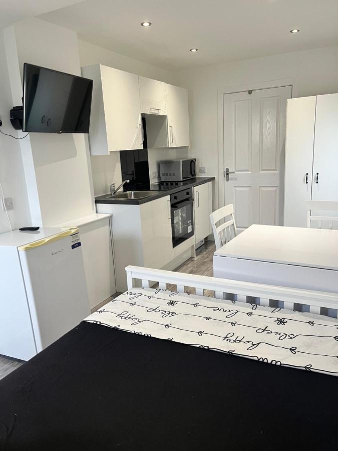 Modern Comfy One Bed Apartment - Free Parking Glasgow Dış mekan fotoğraf