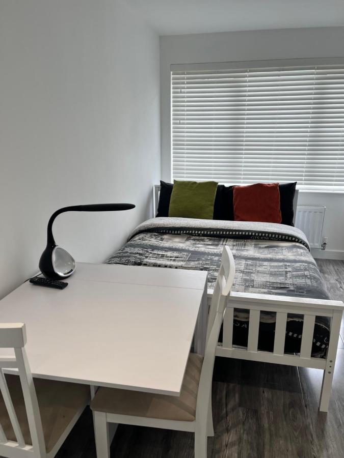 Modern Comfy One Bed Apartment - Free Parking Glasgow Dış mekan fotoğraf