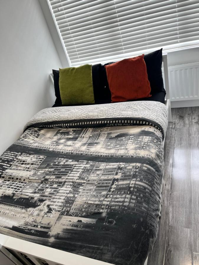 Modern Comfy One Bed Apartment - Free Parking Glasgow Dış mekan fotoğraf